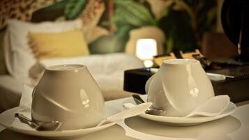 Double Room, Shared Bathroom | Free WiFi