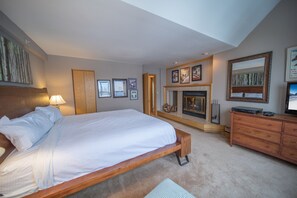 Condo, Multiple Beds, Mountain View (Liftside 309) | 3 bedrooms, iron/ironing board, free WiFi, bed sheets - Liftside 309 by SummitCove Vacation Lodging (Keystone)