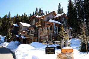 Casa adosada Premier, 2 habitaciones, balcón, vistas a la montaña (Settlers Creek 6514) | Exterior