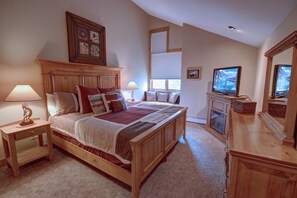 Townhome, Multiple Beds, Resort View (Ski Tip Ranch 8712) | 3 bedrooms, individually decorated, individually furnished, desk - Ski Tip Ranch 8712 (Keystone)