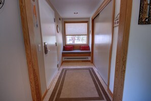 Condo, varias camas, vista a la montaña (Pines 2086) | Entrada interior
