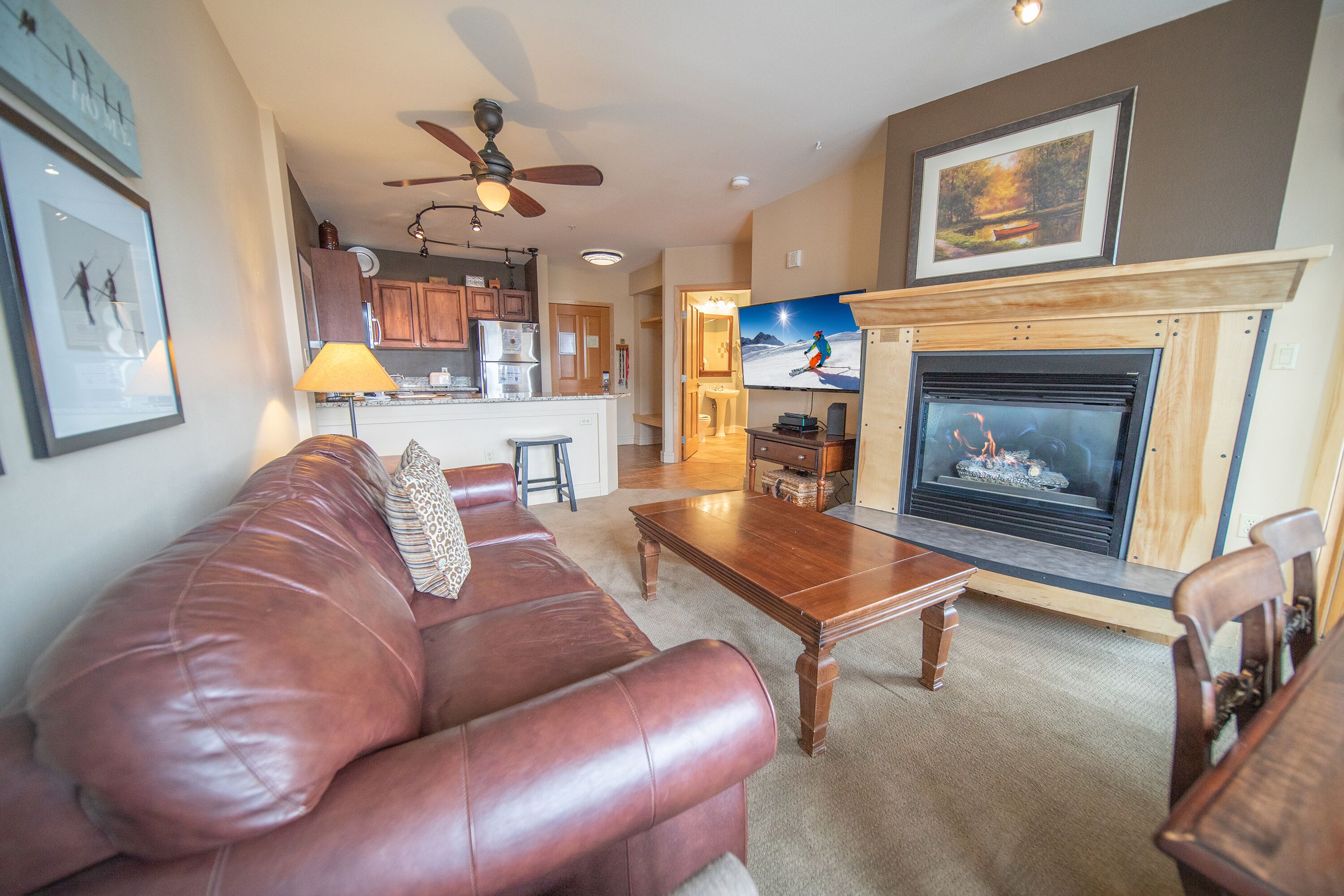 Signature Condo, 1 Bedroom, Balcony, Courtyard View (Silver Mill 8283) | Living area