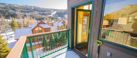 Panoramic Condo, 4 Bedrooms, Jetted Tub, Mountain View (Gateway Lodge 5089) | Exterior