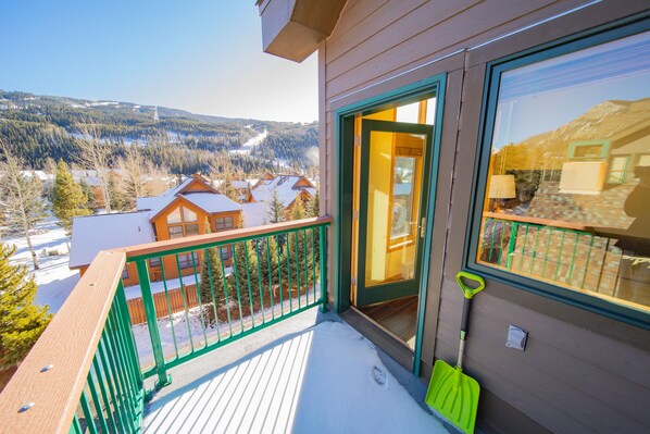 Panoramic Condo, 4 Bedrooms, Jetted Tub, Mountain View (Gateway Lodge 5089) | Exterior