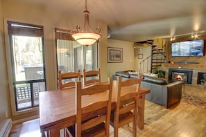 Design Condo, 3 Bedrooms, Fireplace, Courtyard View (Flying Dutchman 1164) | Exterior