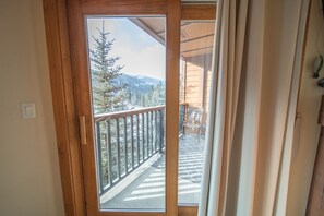 Premier Condo, 1 Bedroom, Balcony, Mountain View (Springs 8864) | Terrace/patio