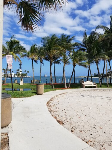  Beach Block Bungalow, tout ce dont vous avez besoin pour une grande escapade. Silencieux et sûr