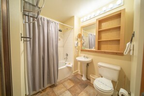 Design Condo, 1 Bedroom, Fireplace, Resort View (Silver Mill 8298) | Bathroom