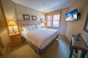 Condo, Multiple Beds, Courtyard View (Buffalo Lodge 8320) | 1 bedroom, individually decorated, individually furnished, desk - Buffalo Lodge 8320 by SummitCove Vacation Lodging (Keystone)