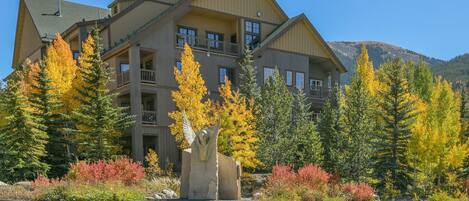 Deluxe Condo, 2 Bedrooms, Balcony, Resort View (Expedition Station 8590) | Exterior