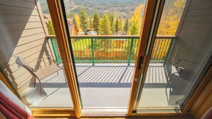 A balcony with a view of a forest and mountains. - Gateway Lodge 5036 by SummitCove Vacation Lodging (Keystone)
