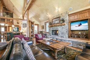 Living area - Goldenrod Home 7 (Keystone)