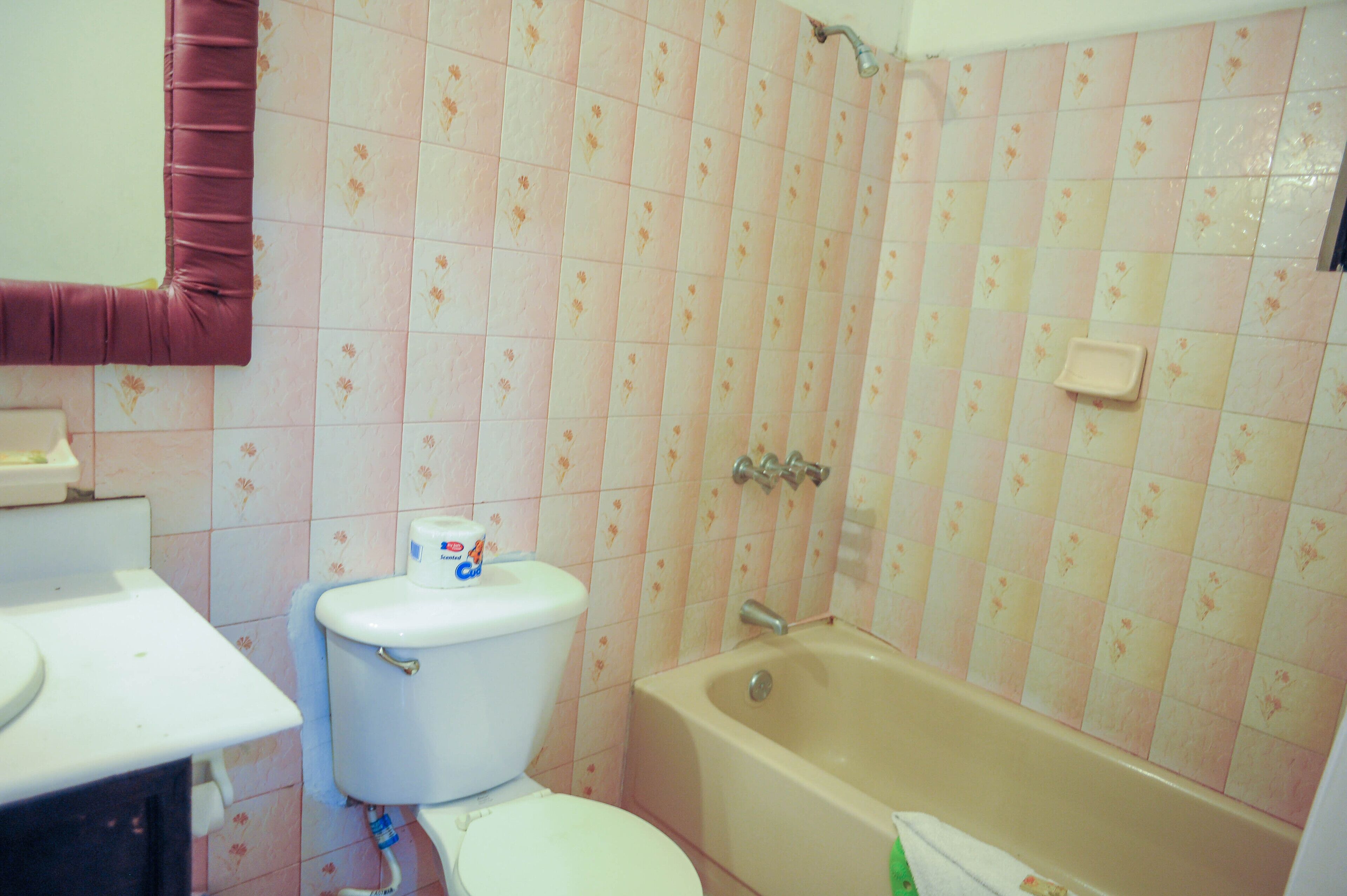 A bathroom with a toilet, sink, and bathtub.
