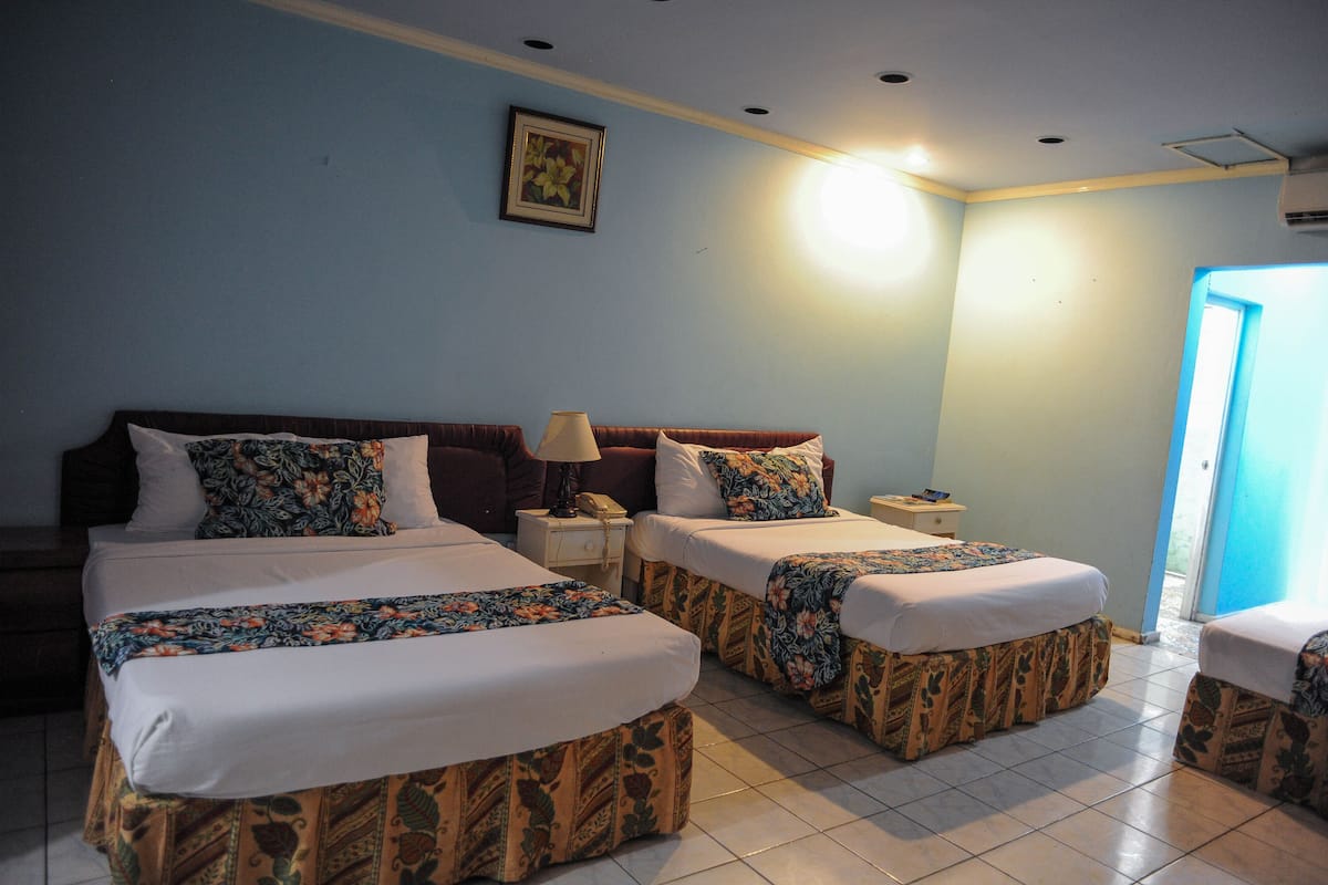 premium bedding, in-room safe, desk, blackout curtains