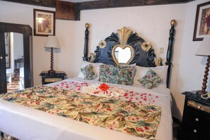 Junior one King Bed Room