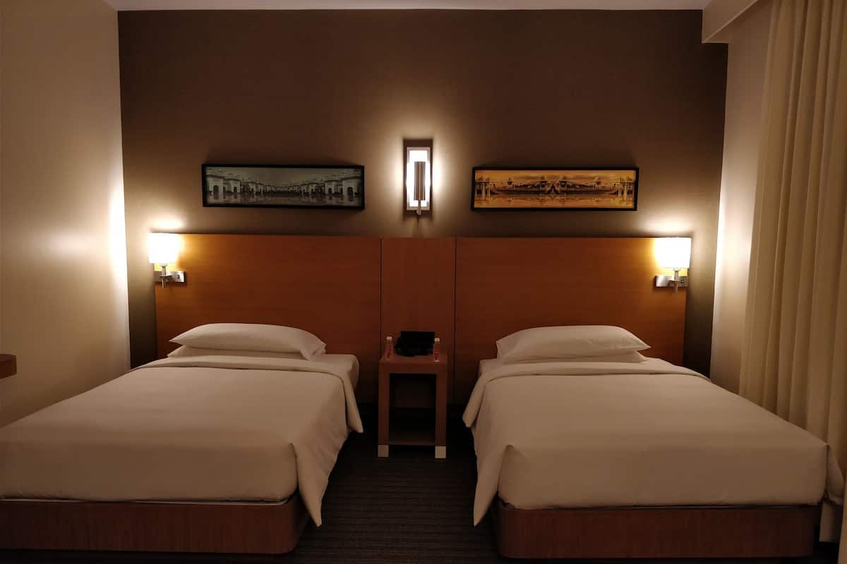 Frette Italian sheets, premium bedding, minibar, in-room safe