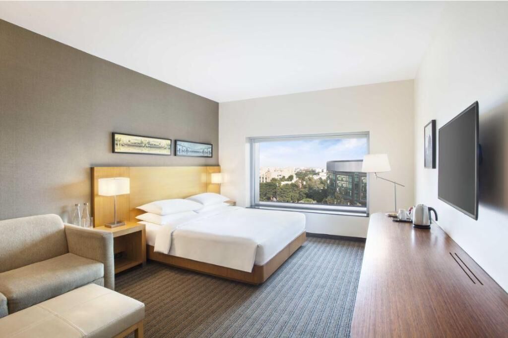 Frette Italian sheets, premium bedding, minibar, in-room safe