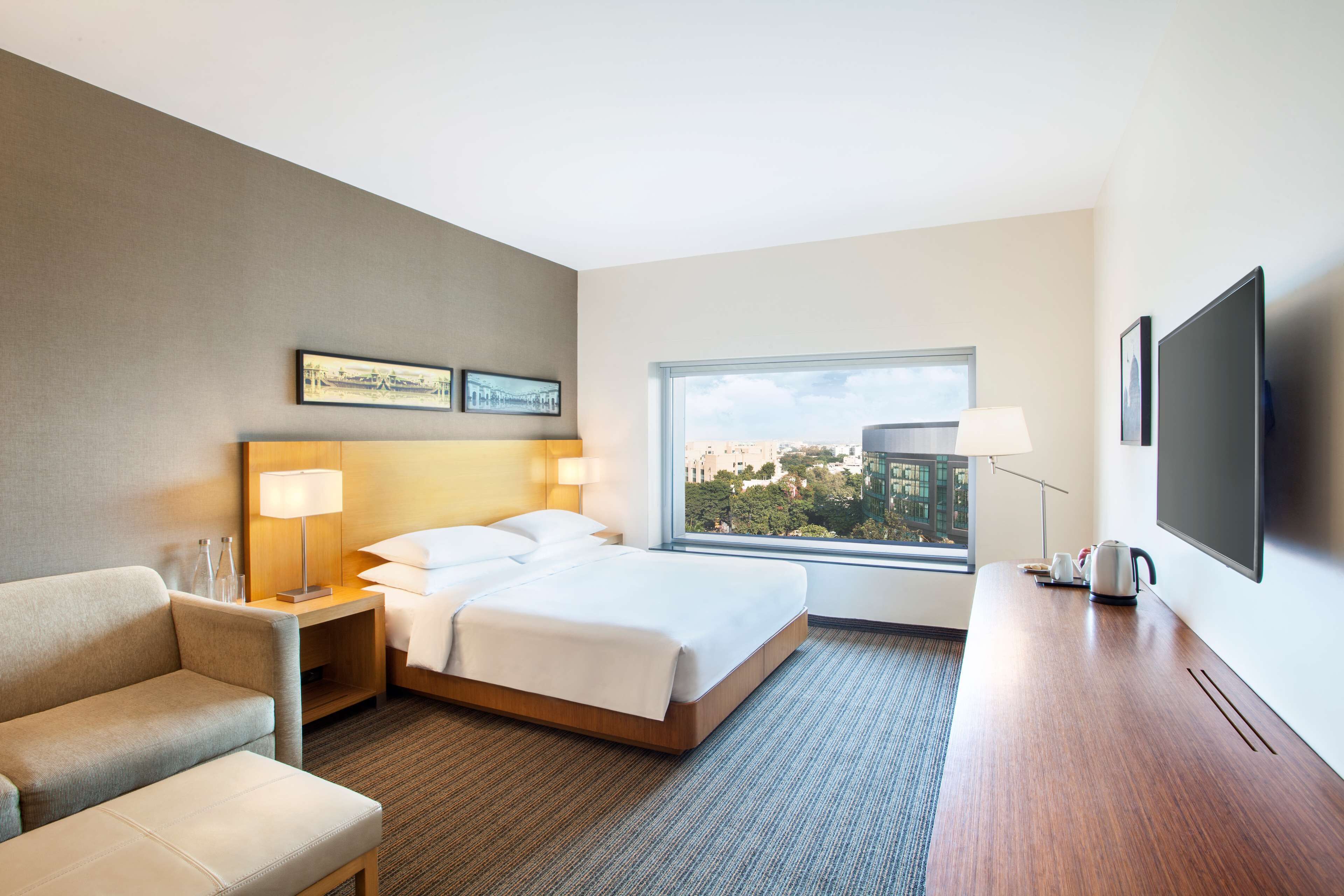 Italiaanse Frette-lakens, luxe beddengoed, een minibar