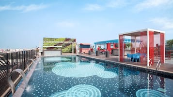Outdoor pool, pool loungers