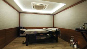 Steam room, 1 treatment room, massages