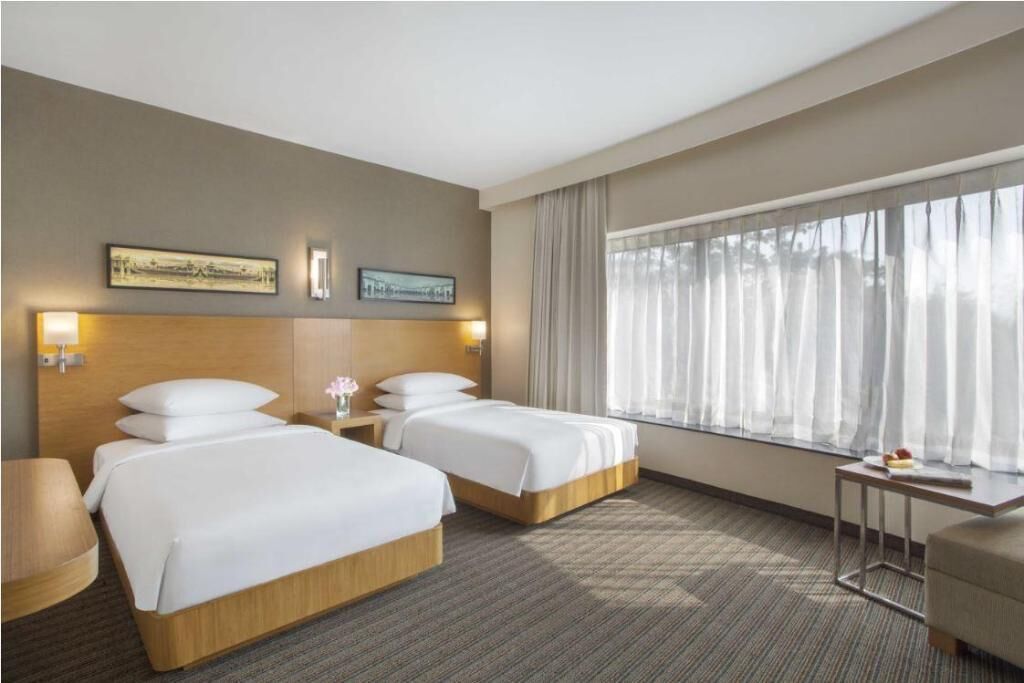 Frette Italian sheets, premium bedding, minibar, in-room safe
