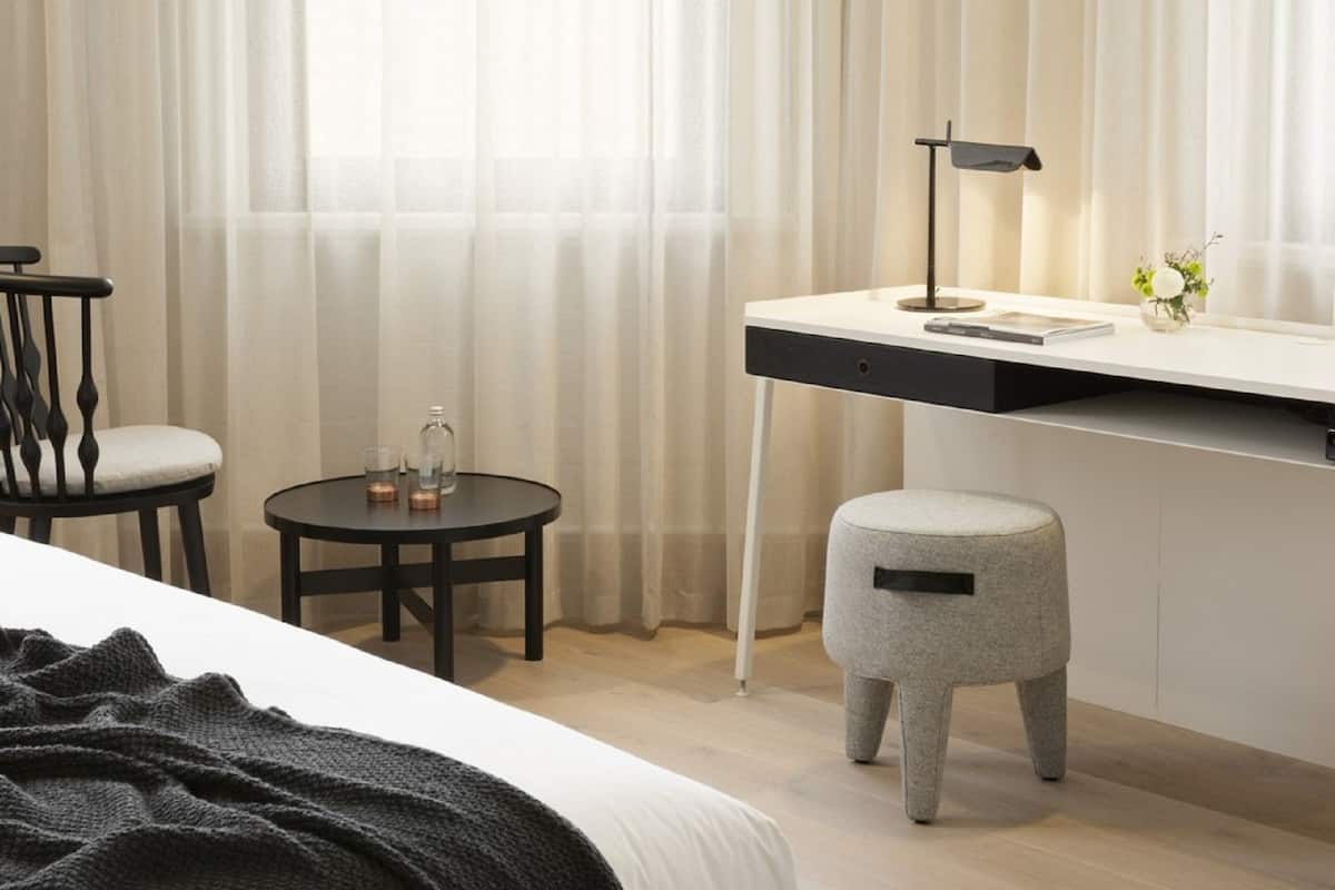 Minibar, coffre-fort, bureau, systĂšme dâinsonorisation