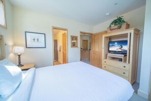 Condo, Multiple Beds, Mountain View (Silver Mill 8234) | 1 bedroom, laptop workspace, iron/ironing board, free WiFi