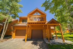 Classic Townhome, 2 Bedrooms, Hot Tub, Resort View | Exterior