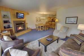 Signature Condo, 2 Bedrooms, Balcony, Mountain View (Ski Run 202) | Living area - Ski Run 202 (Keystone)