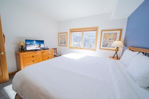 Deluxe Condo, 4 Bedrooms, Balcony, Mountain View (Gateway Lodge 5099) - Gateway Lodge 5099 by SummitCove Vacation Lodging (Keystone)
