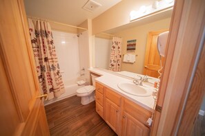 Deluxe Condo, 4 Bedrooms, Balcony, Mountain View (Gateway Lodge 5099) | Bathroom - Gateway Lodge 5099 by SummitCove Vacation Lodging (Keystone)