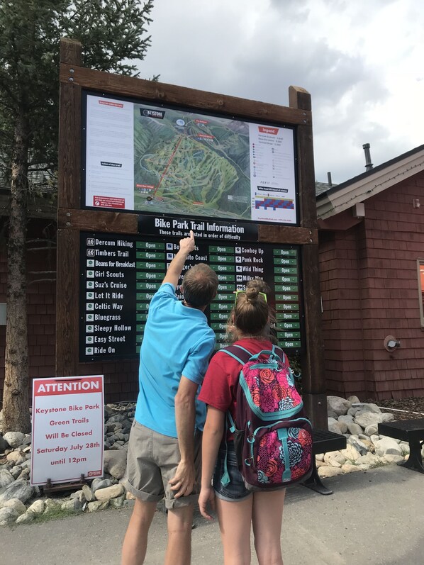 A wooden signboard with trail information for Keystone Bike Park. - Silver Mill 8156 (Keystone)