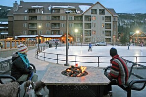 Experience the charm of this traditional hotel, featuring a fire pit in a communal outdoor area.