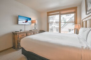 Premium-Apartment, 2 Schlafzimmer, Poolzugang, Blick auf die Anlage (Black Bear 8052) | Ausblick vom Zimmer