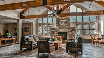 Premium Studio, 1 Queen Bed with Sofa bed, Kitchenette, Mountain View (Gateway Lodge 5025) | Exterior