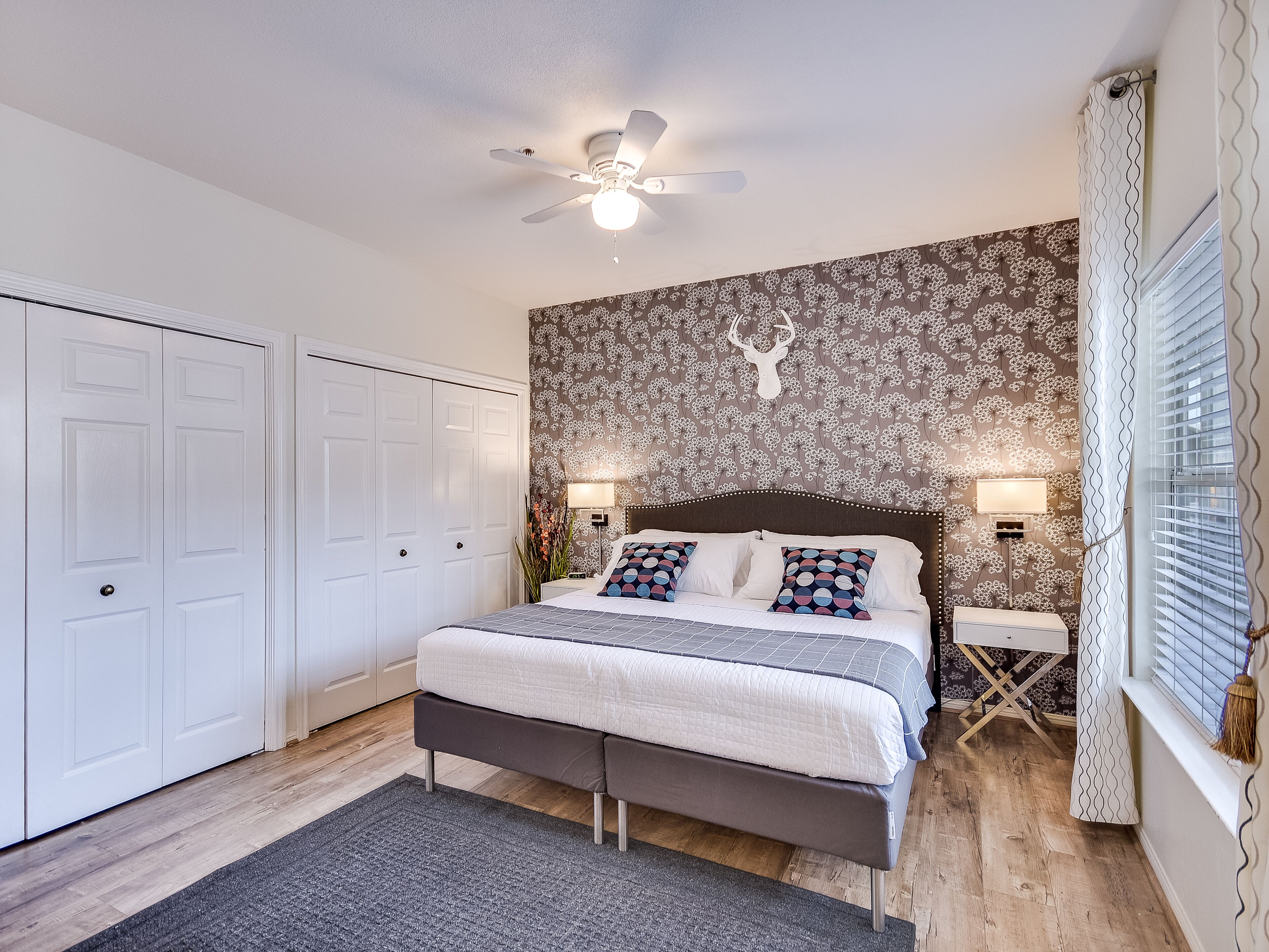 1 slaapkamer, een strijkplank/strijkijzer, wifi, beddengoed