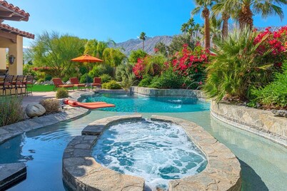 Saltwater Pool/Spa, Tanning Shelf, Firepit, Outdoor Fireplace Shower Free WiFi