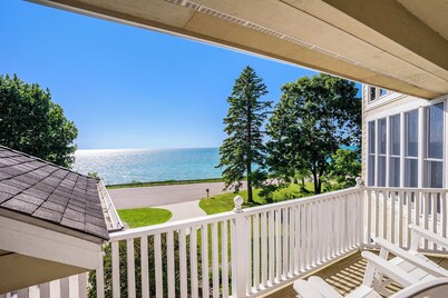 Luxury 7BR multifamily on Lake Michigan, Pool & Spa, New Kitchen and Mudroom!