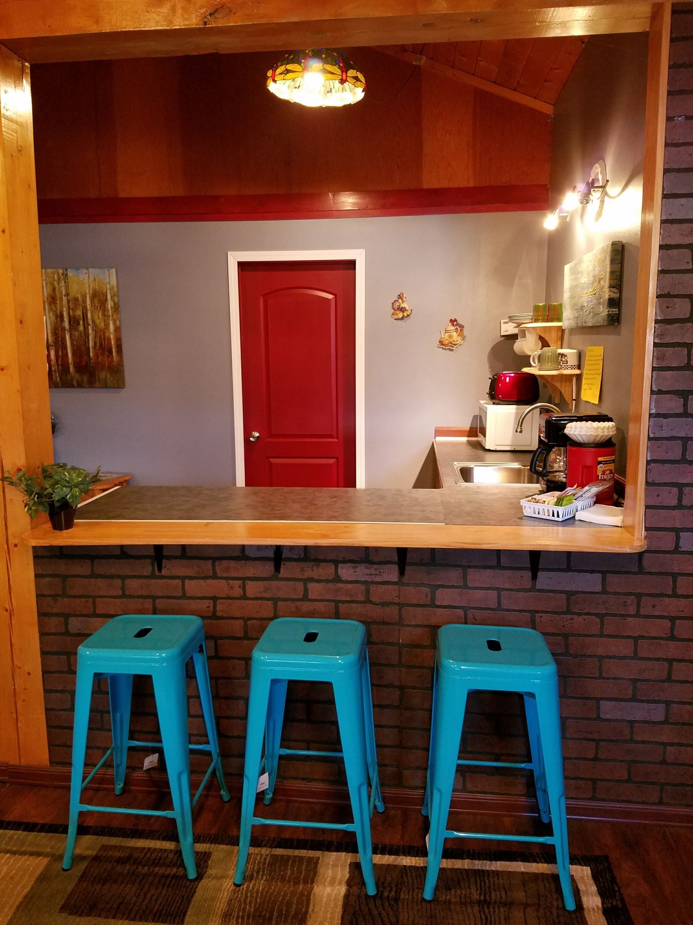 Comfort Cabin | Private kitchen | Fridge, microwave, coffee/tea maker