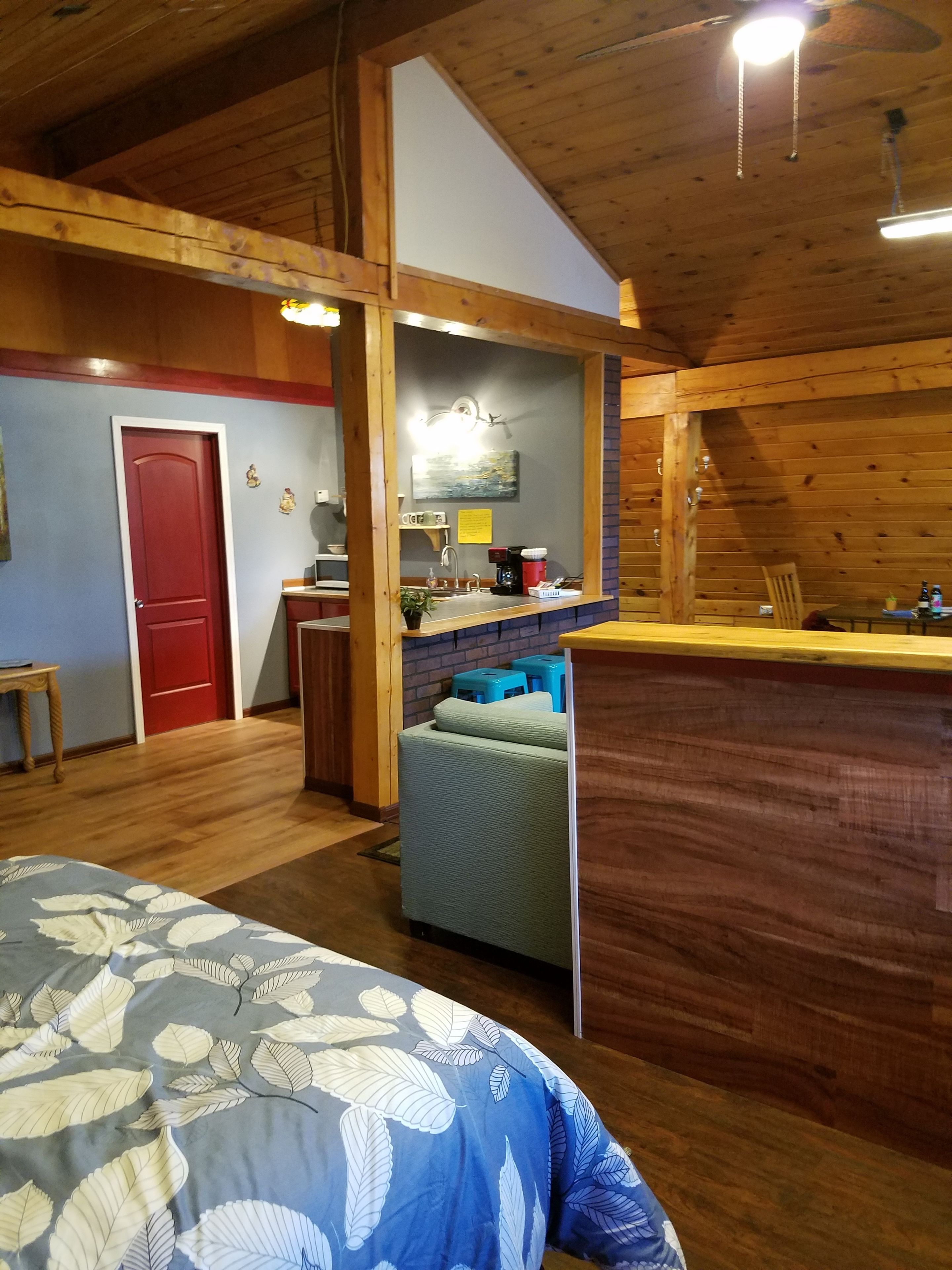 Comfort Cabin | Private kitchenette | Fridge, microwave, coffee/tea maker