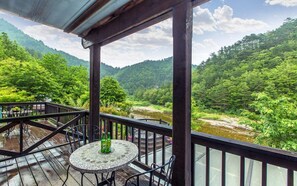 Room (Mindeulrae) | Balcony - Caddis Pension (Yangyang)