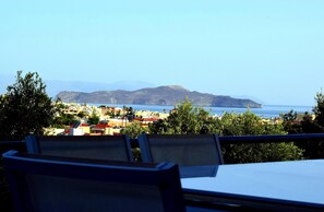 Outdoor dining - Melposhouse,seaview, 3bd, 3ba,luxury, stylish home (chania)