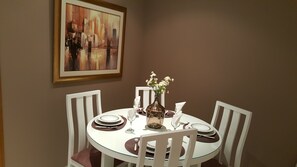 Apartment, 2 Bedrooms | In-room dining - Prime Homes - Residence Cordoba (Ariana)