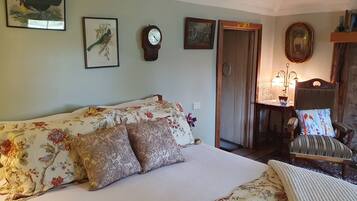 Romantic Cottage, 1 Queen Bed, Garden View