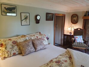 Romantic Cottage, 1 Queen Bed, Garden View