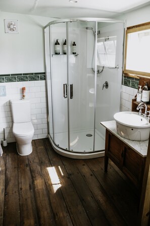 Romantic Cottage, 1 Queen Bed, Garden View | Bathroom | Shower, free toiletries, hair dryer, towels