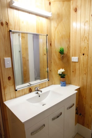 Doppelzimmer, Gemeinschaftsbad | Badezimmer