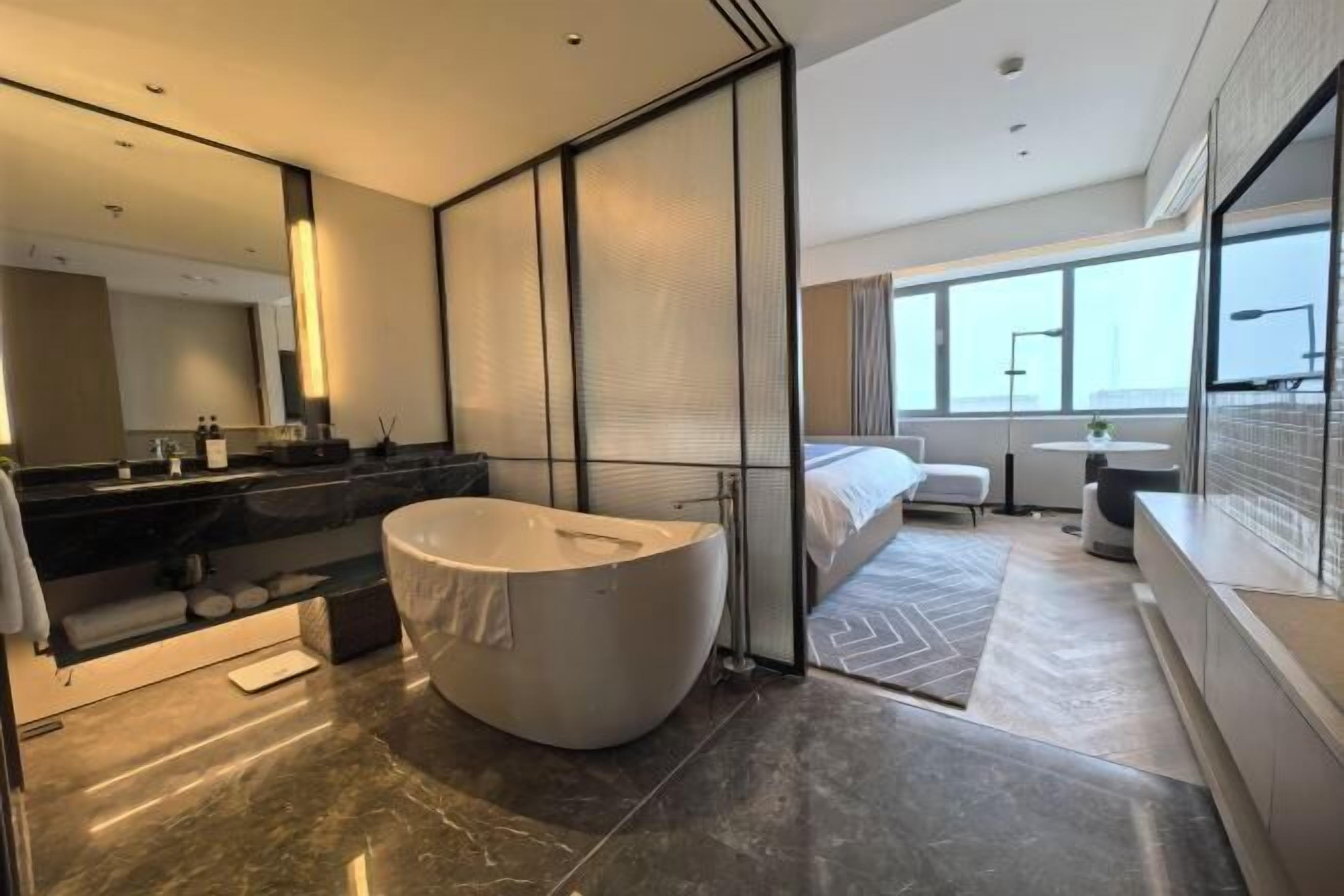 1 bedroom, minibar, in-room safe, desk