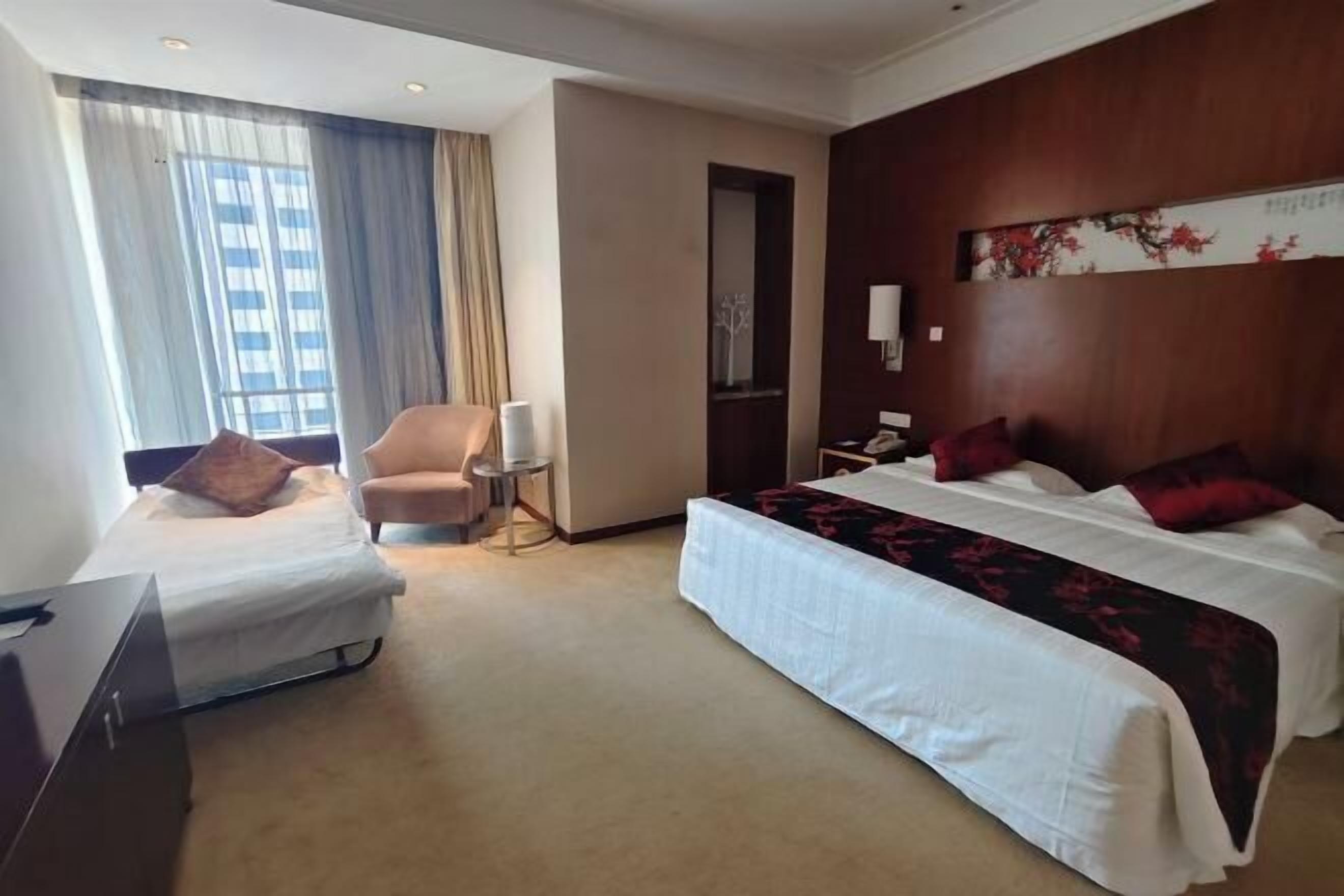 1 soverom, minibar, safe på rommet og skrivebord