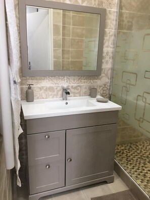 Douche, séchoir à cheveux